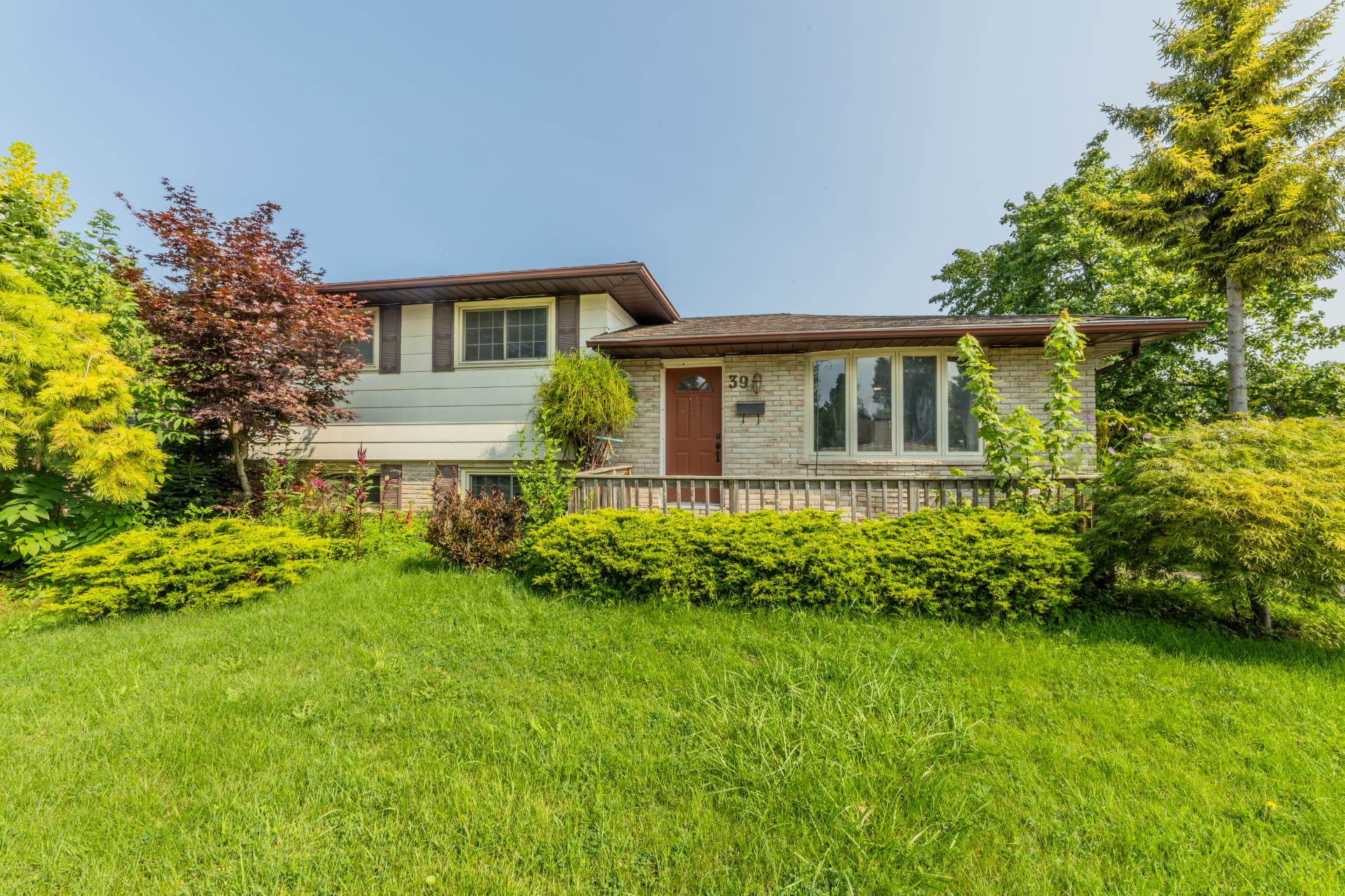 39 Patricia Street, St. Thomas — exterior front view